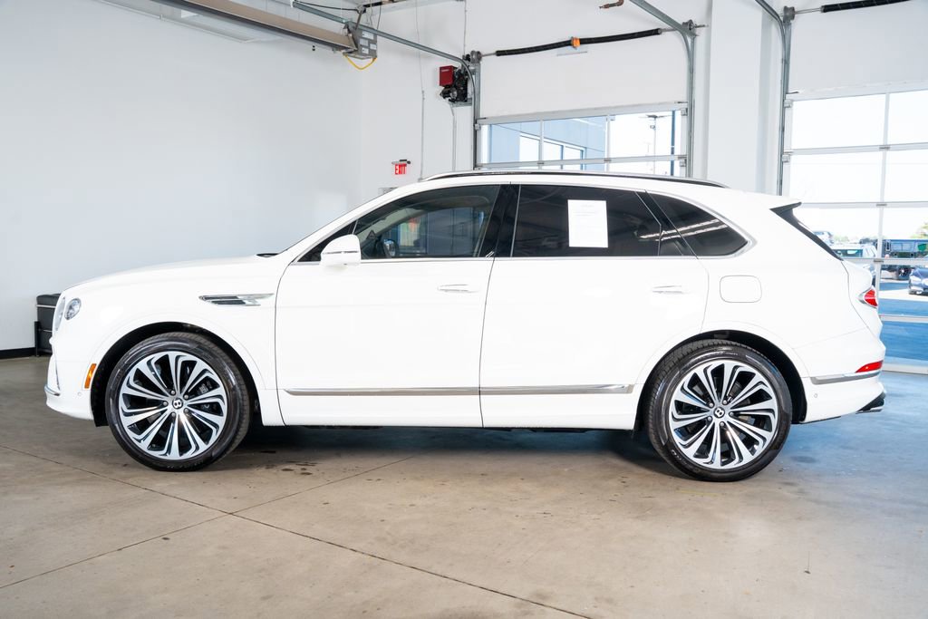 Used 2021 Bentley Bentayga Plug-In Hybrid image 8