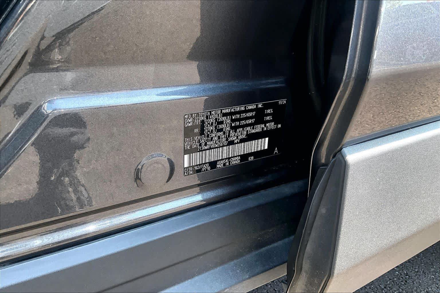 Used 2025 Toyota RAV4 XLE AWD/4WD image 35