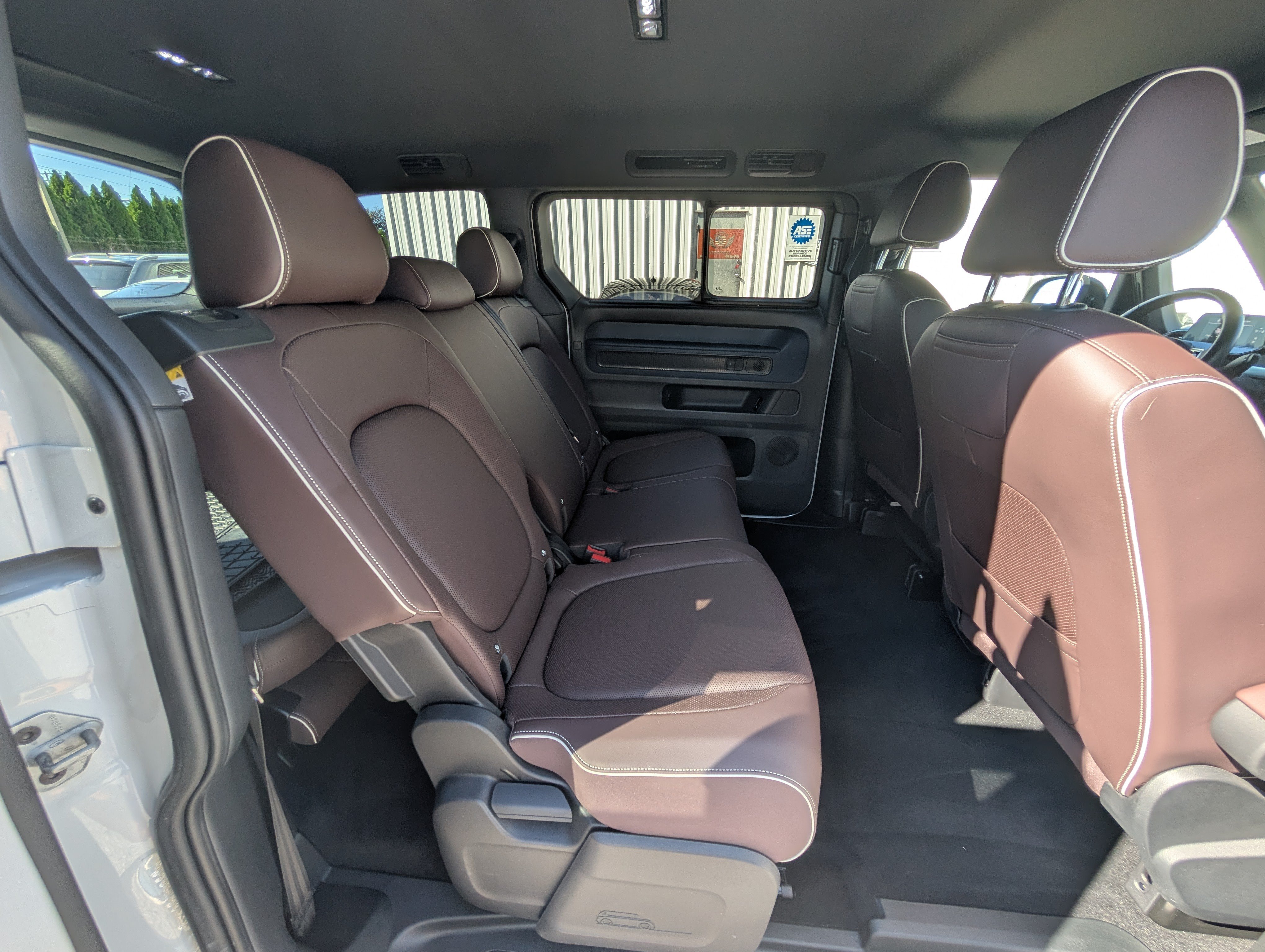 Used 2025 Volkswagen ID. Buzz Pro S Plus RWD image 11