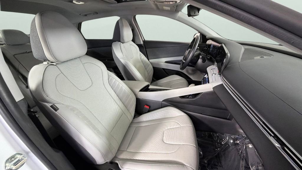 Used 2022 Hyundai Elantra Limited w/ Cargo Package FWD image 35