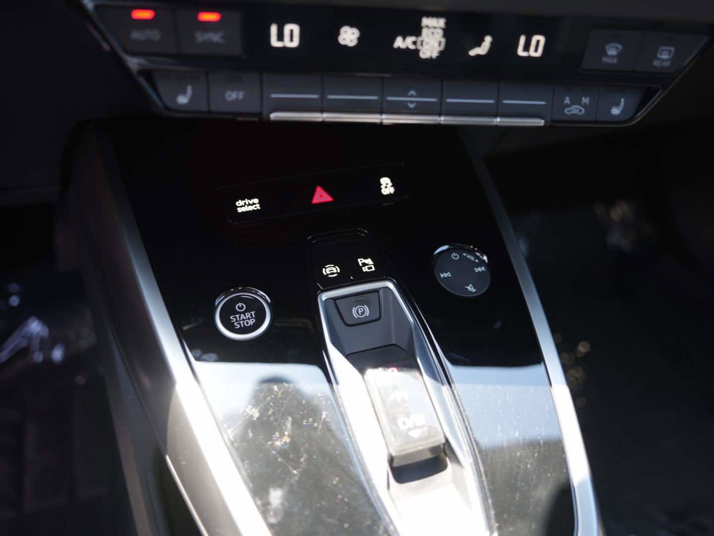 Used 2022 Audi Q4 e-tron Prestige AWD/4WD image 22