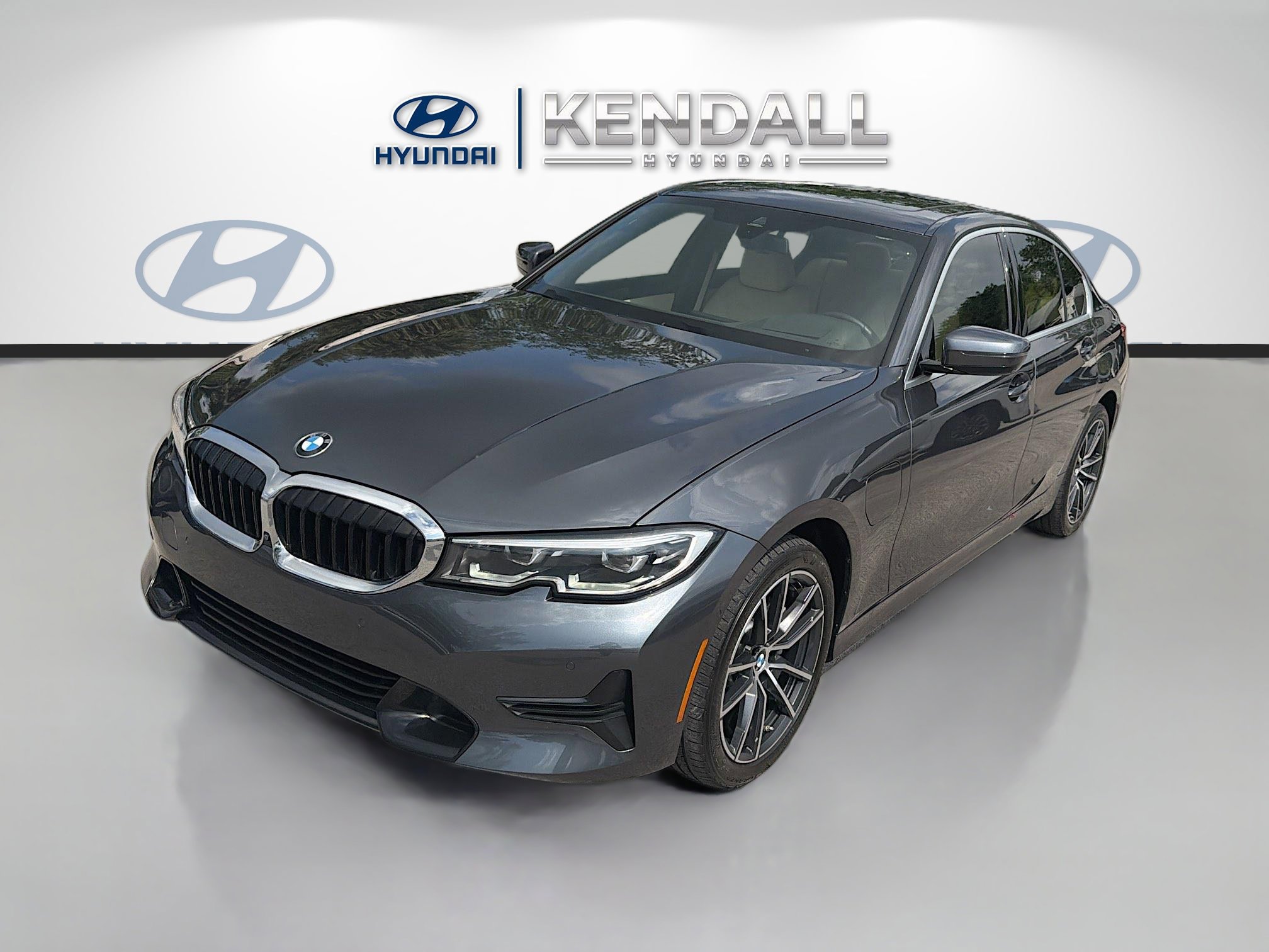 Used 2021 BMW 330e xDrive w/ Premium Package AWD/4WD image 3