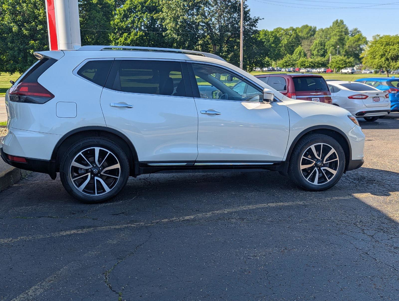 Used 2023 Nissan Rogue SV AWD/4WD image 6