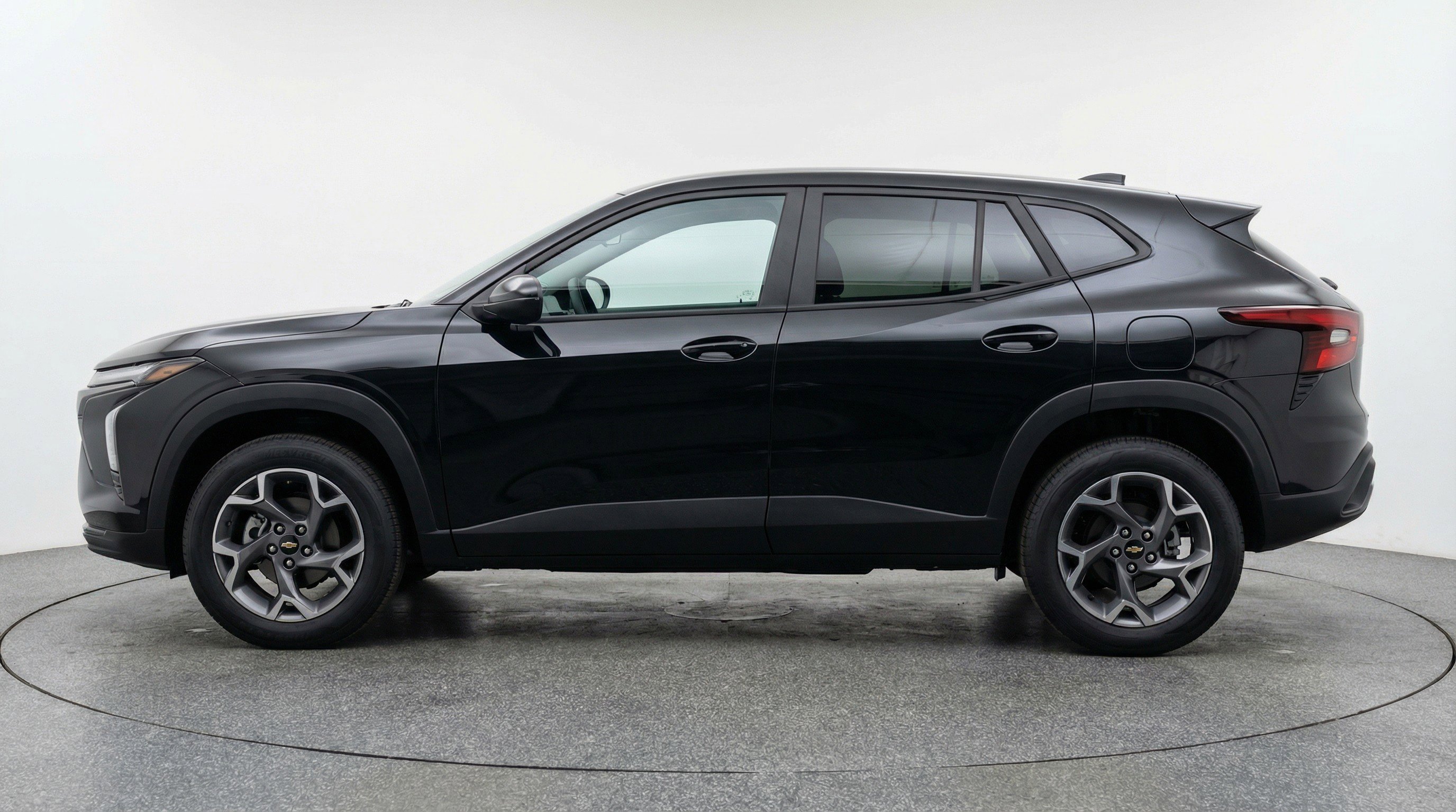 Used 2025 Chevrolet Trax LT w/ LT Convenience Package image 5