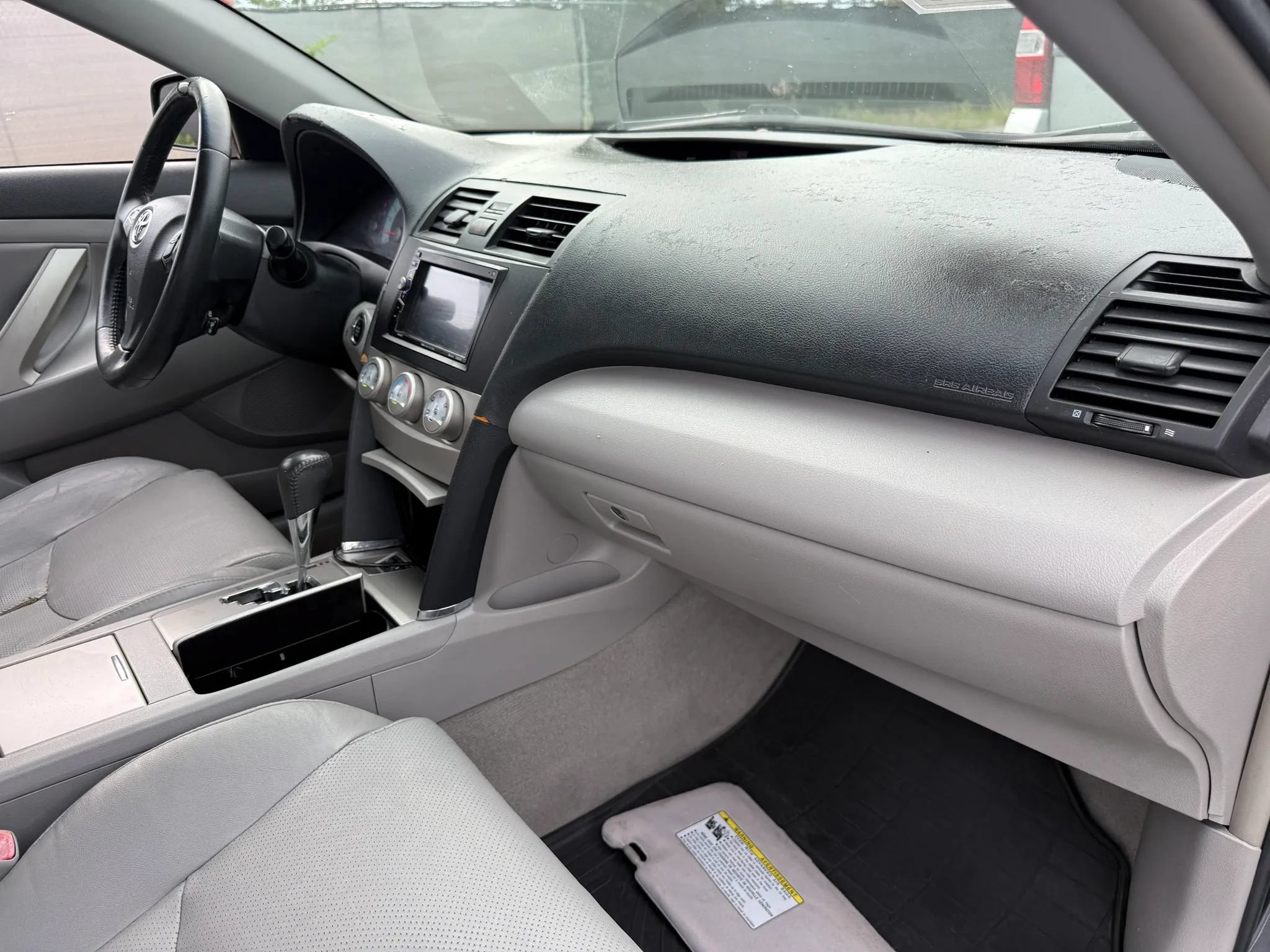 Used 2010 Toyota Camry SE FWD image 19