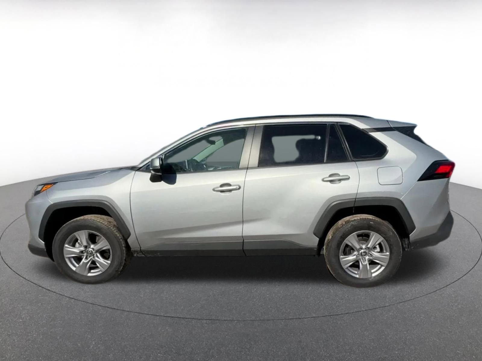 Used 2025 Toyota RAV4 XLE w/ Weather Package FWD image 9
