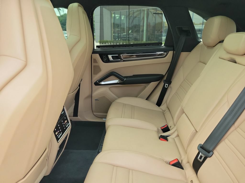 Used 2019 Porsche Cayenne Turbo AWD/4WD image 16