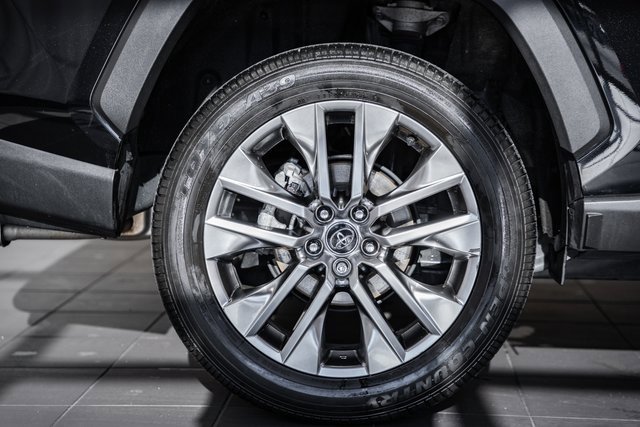 Used 2020 Toyota RAV4 XLE Premium image 15