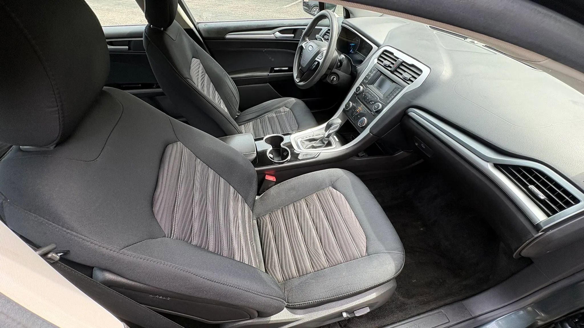 Used 2016 Ford Fusion SE image 30