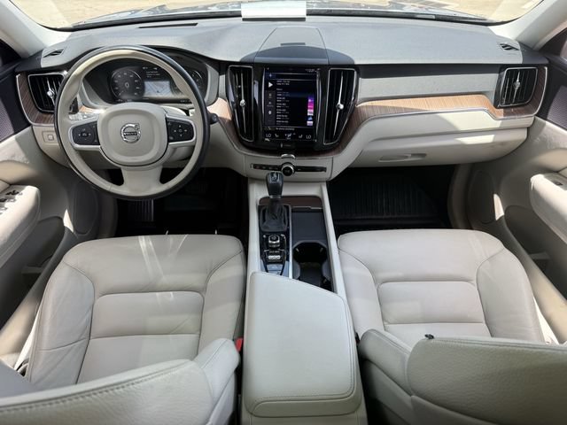 Used 2021 Volvo XC60 T5 Momentum w/ Advanced Package AWD/4WD image 11