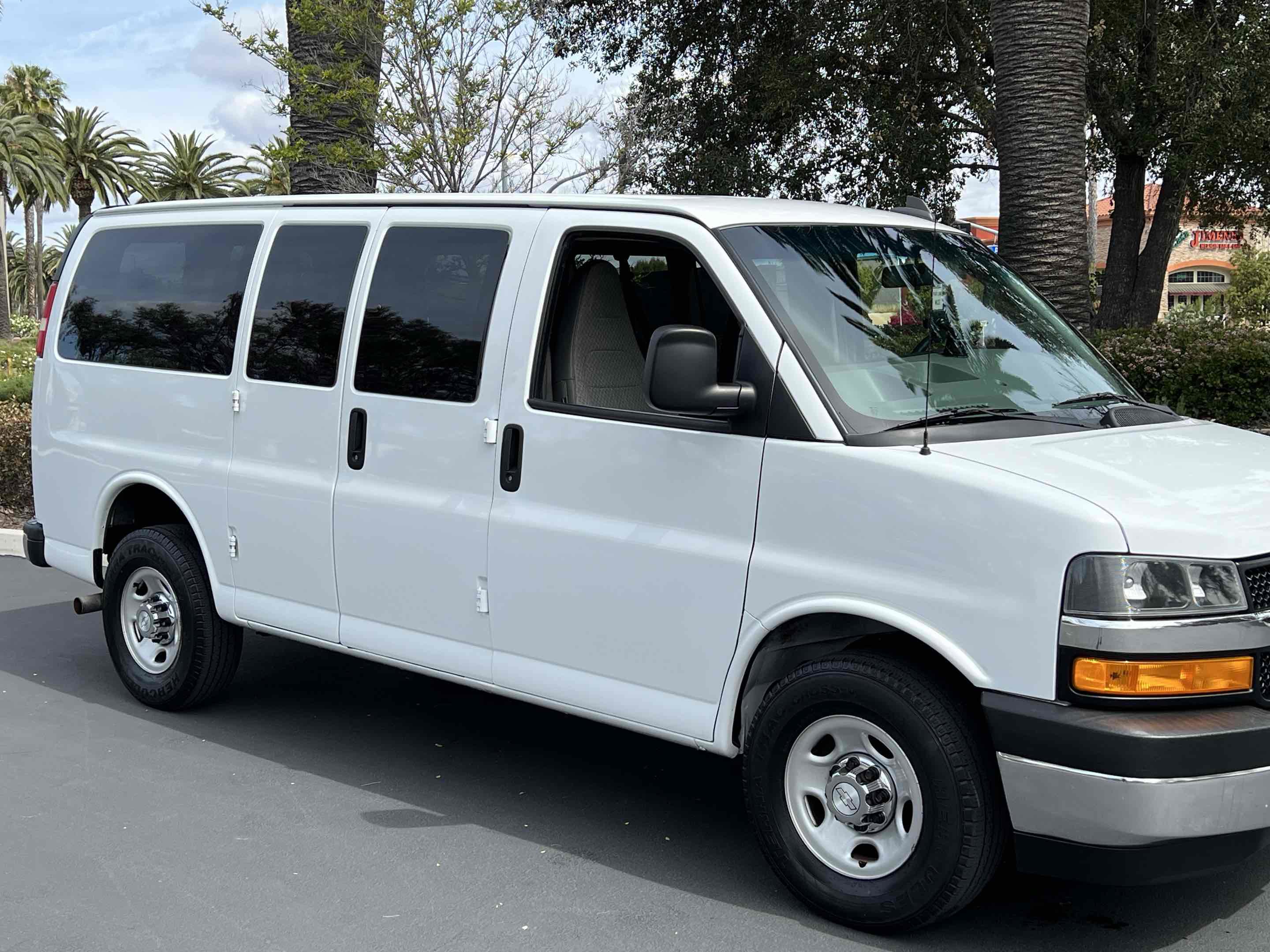 Used 2018 Chevrolet Express 3500 LT w/ LT Preferred Equipment Group RWD image 41