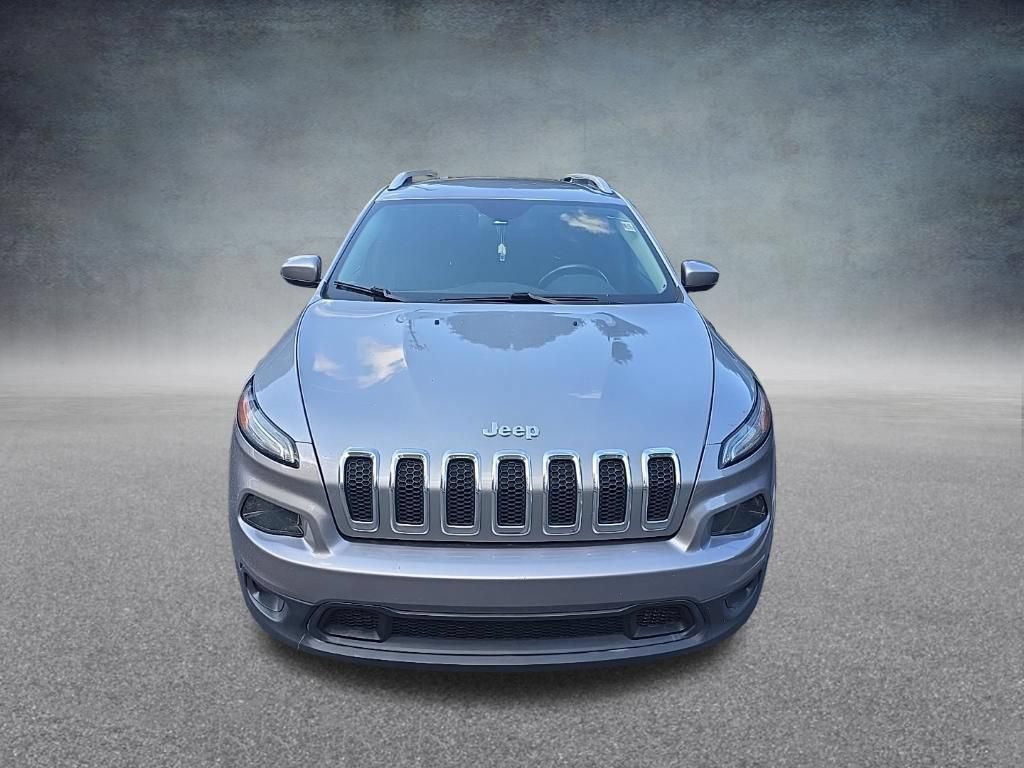 Used 2017 Jeep Cherokee Latitude FWD image 3