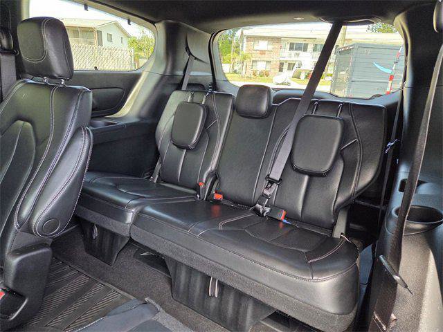 Certified 2022 Chrysler Pacifica Touring-L w/ S Appearance Package image 14