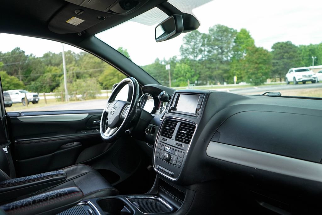 Used 2019 Dodge Grand Caravan GT FWD image 14