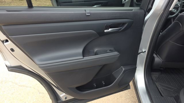 Used 2021 Toyota Highlander XLE image 16