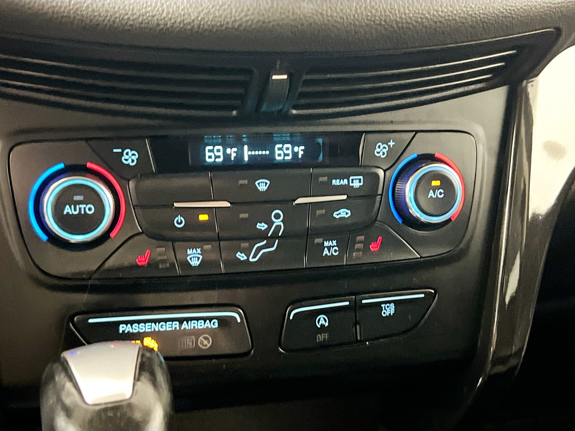 Used 2017 Ford Escape Titanium AWD/4WD image 26
