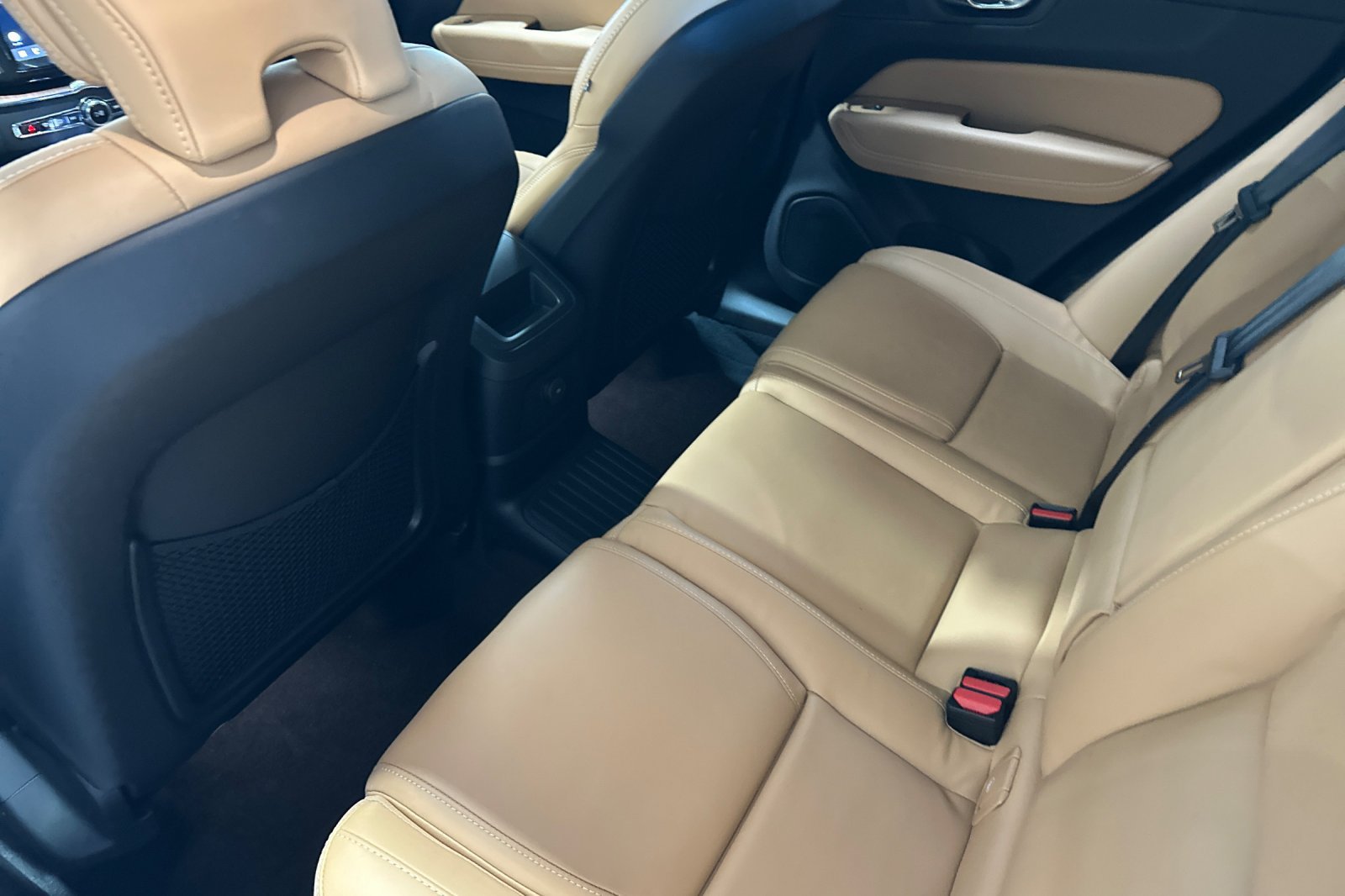 Certified 2024 Volvo XC60 T8 Ultimate w/ Protection Package Premier AWD/4WD image 5