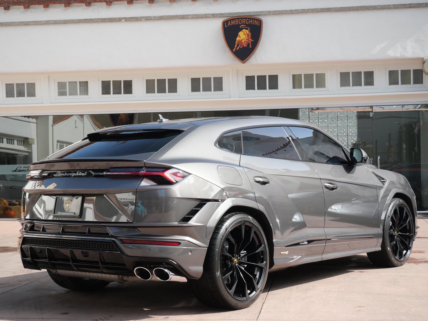 Used 2024 Lamborghini Urus S image 3
