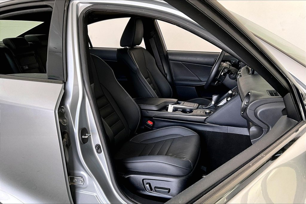 Used 2025 Lexus IS 500 w/ Accessory Package 2 RWD image 9