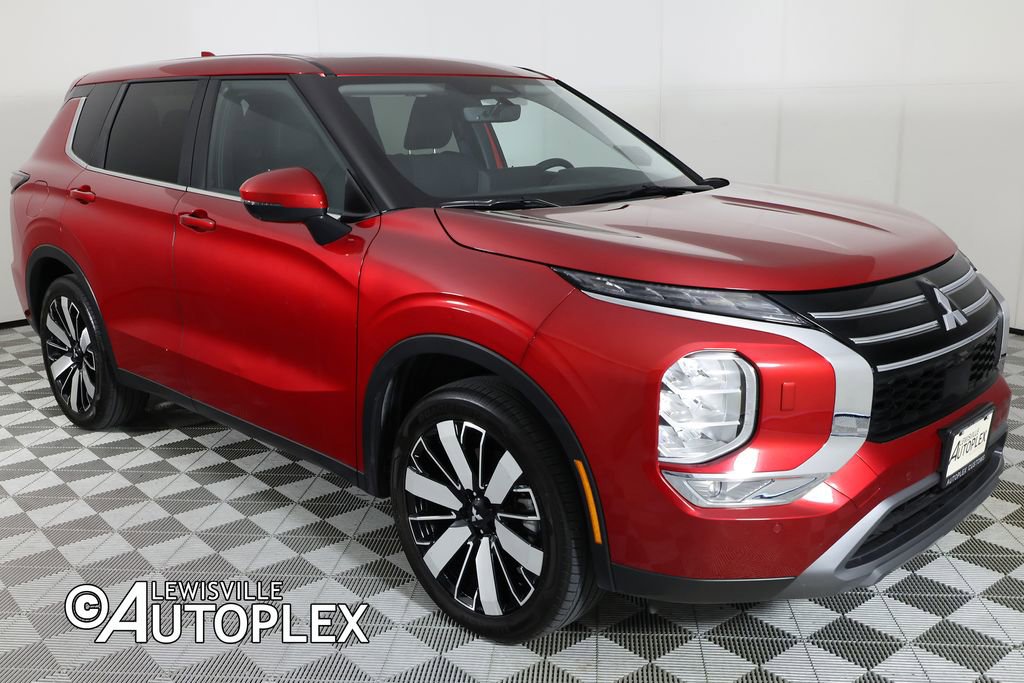 Used 2025 Mitsubishi Outlander SE image 3