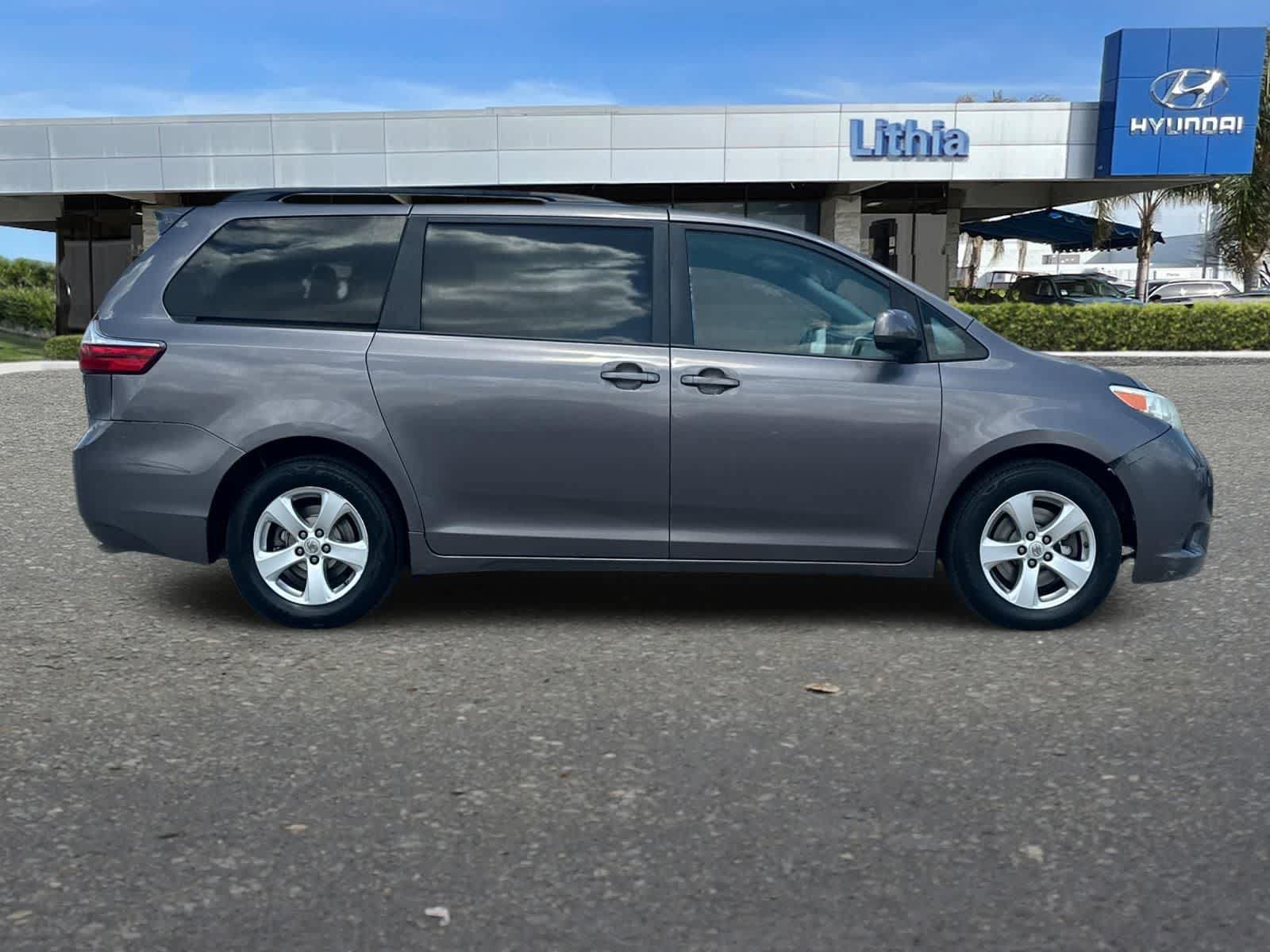 Used 2015 Toyota Sienna LE FWD image 9