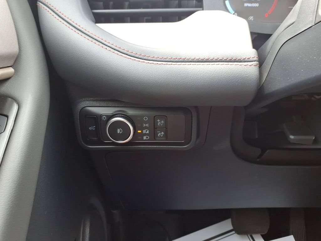 Used 2025 Ford Explorer Active w/ Active Comfort Package AWD/4WD image 18