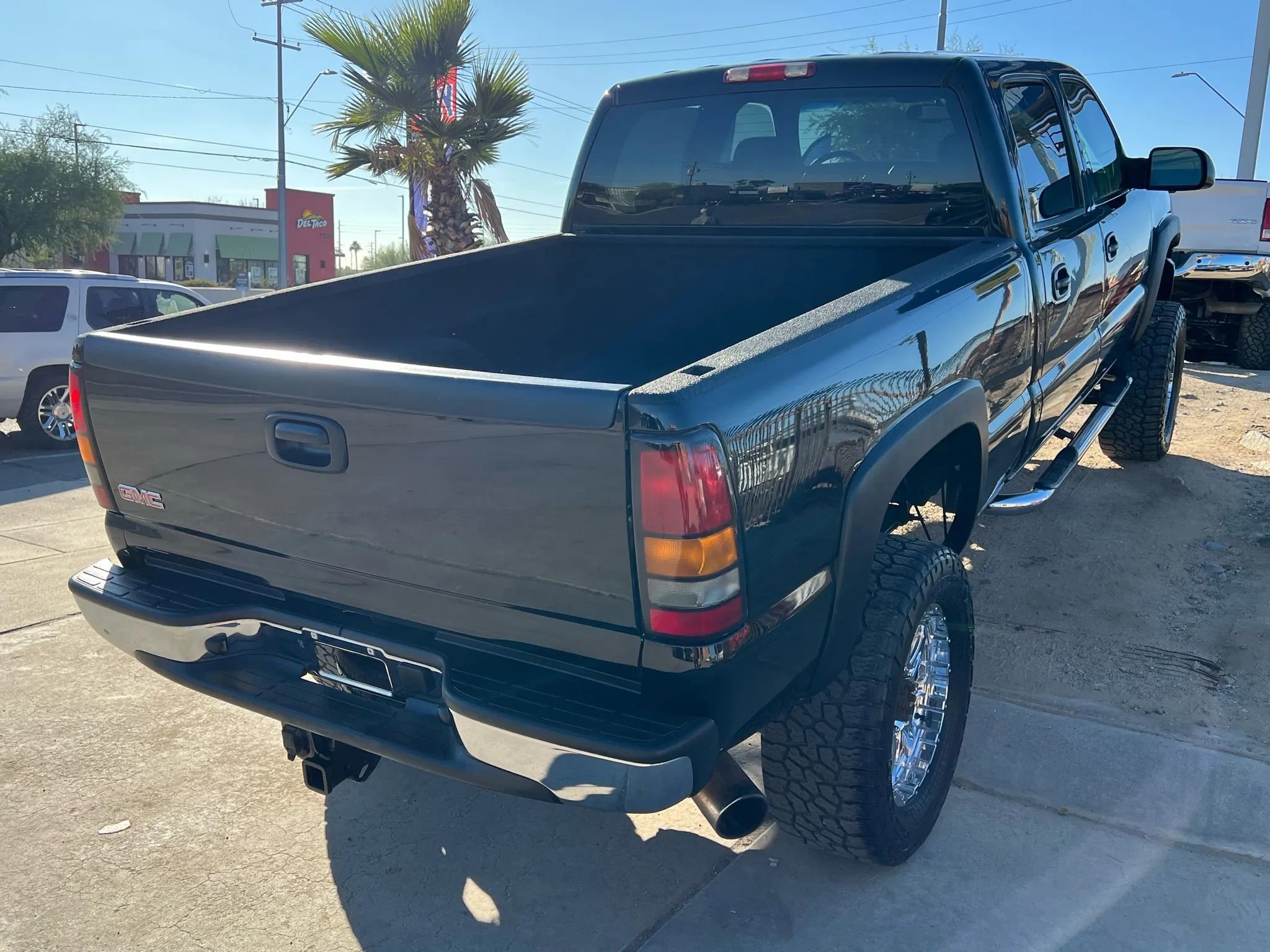Used 2004 GMC Sierra 2500 SLT w/ Heavy-Duty Power Package AWD/4WD image 8