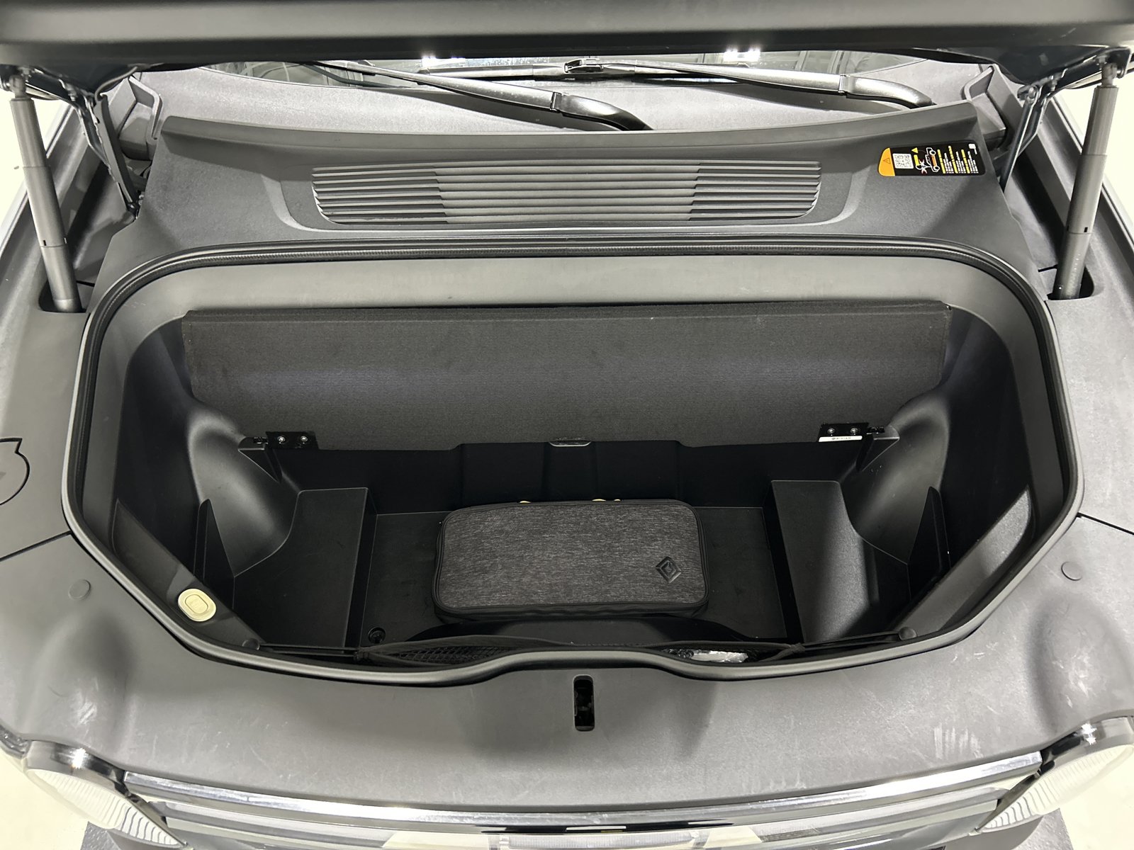 Used 2023 Rivian R1T Adventure AWD/4WD image 14