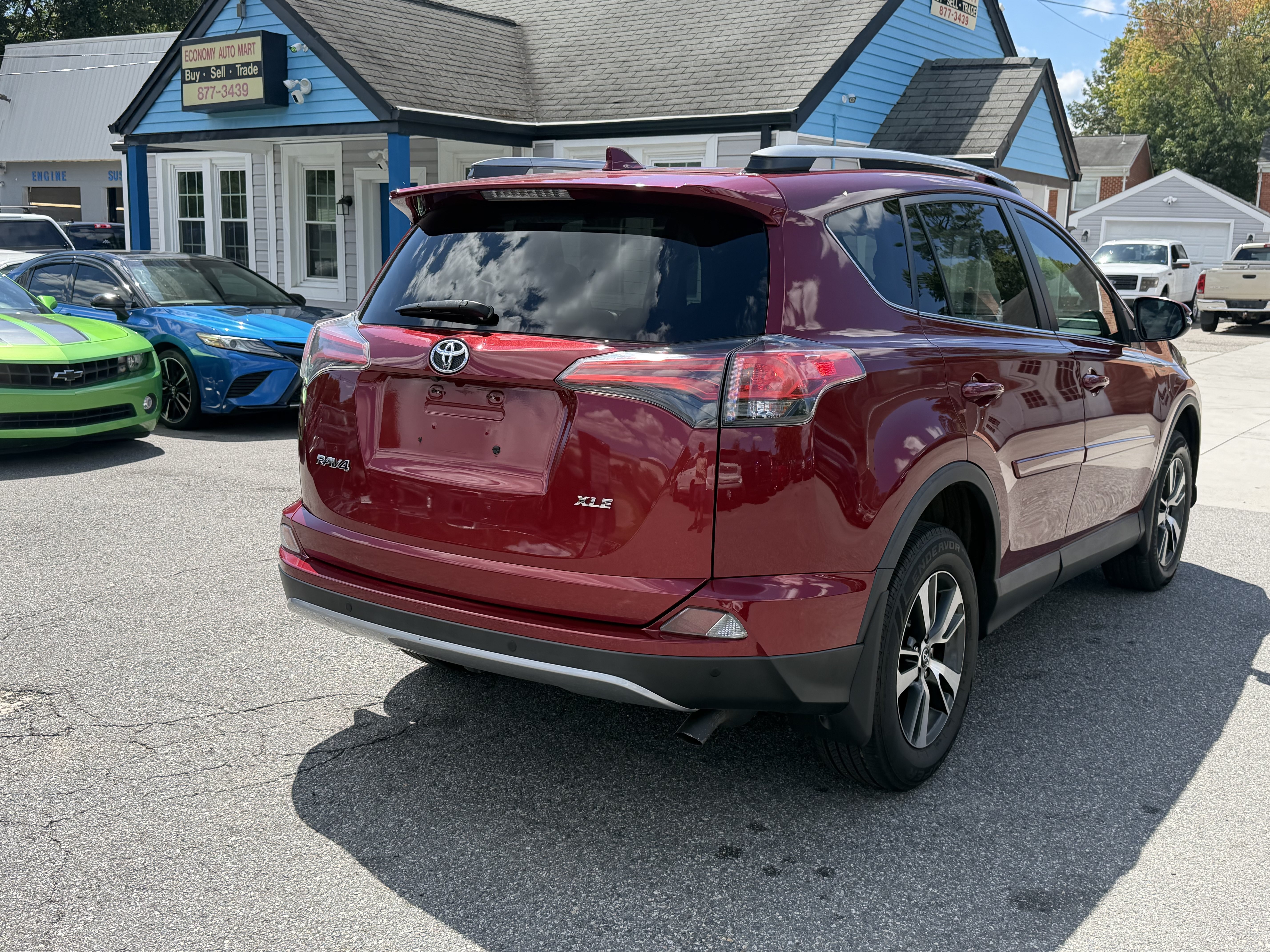 Used 2018 Toyota RAV4 XLE FWD image 6