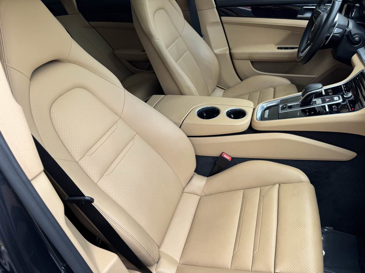 Used 2020 Porsche Panamera image 24