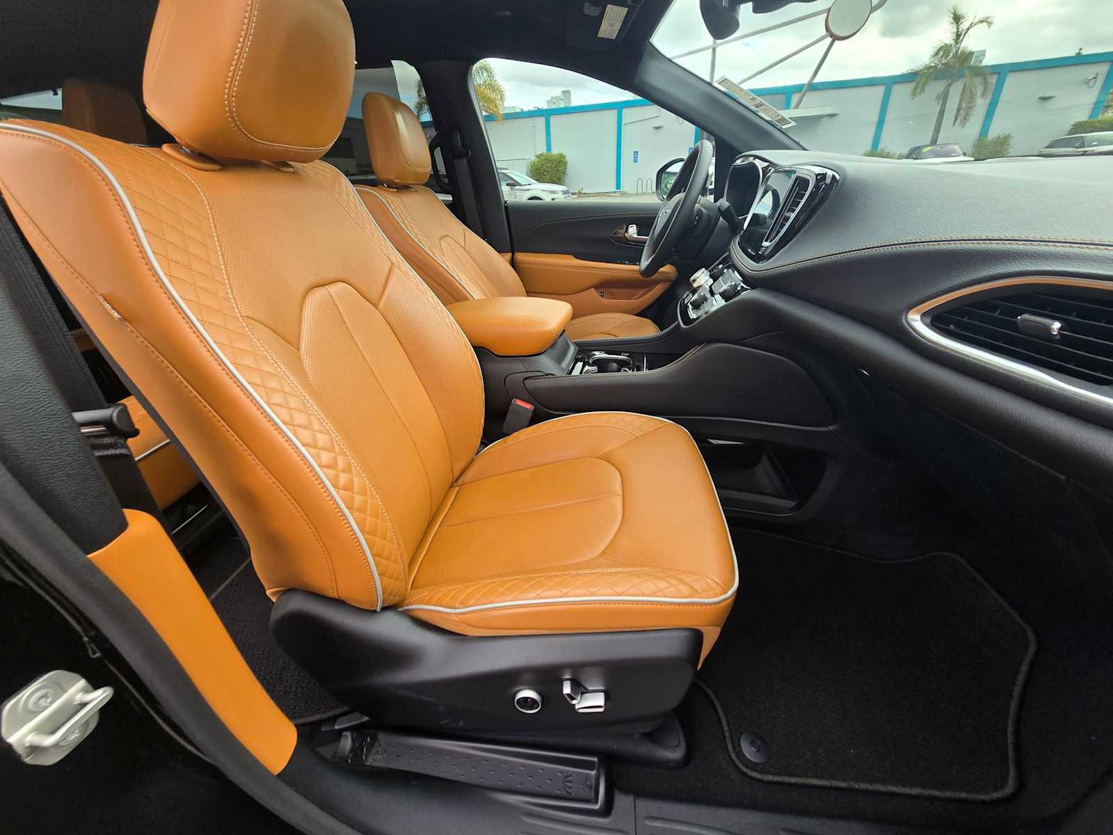 Used 2023 Chrysler Pacifica Pinnacle image 19