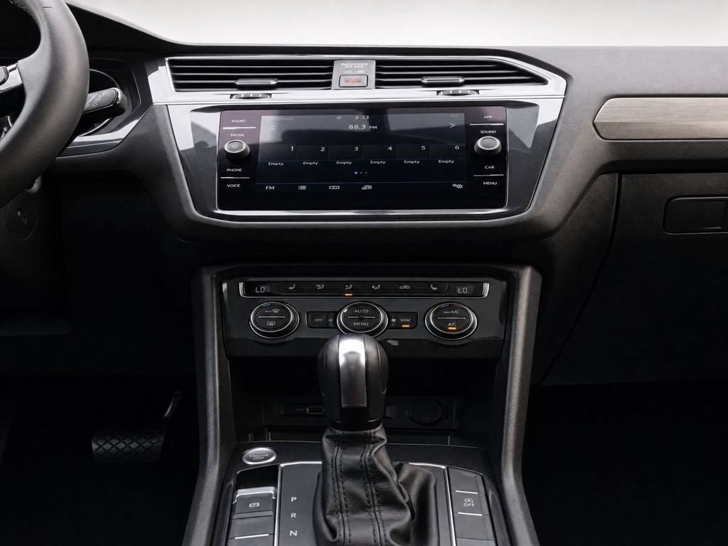 Certified 2020 Volkswagen Tiguan SE w/ Panoramic Sunroof Package AWD/4WD image 25