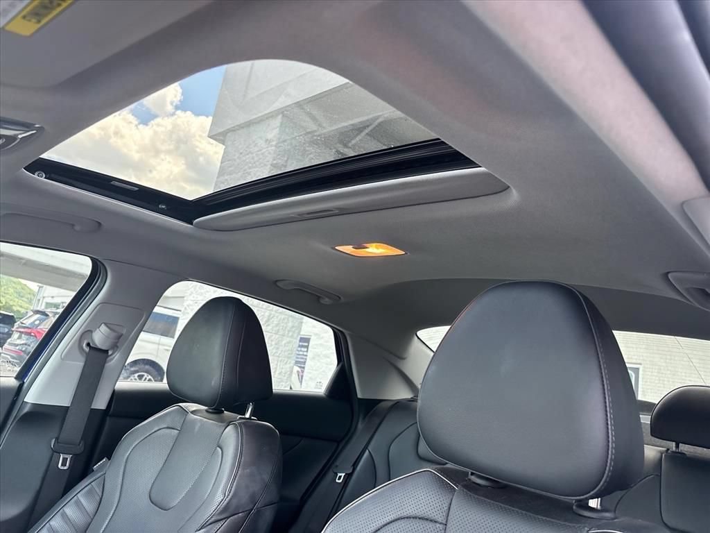 Used 2023 Hyundai Elantra Limited FWD image 7