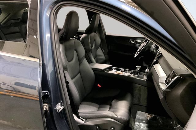 Certified 2021 Volvo XC60 T5 Momentum w/ Advanced Package AWD/4WD image 10