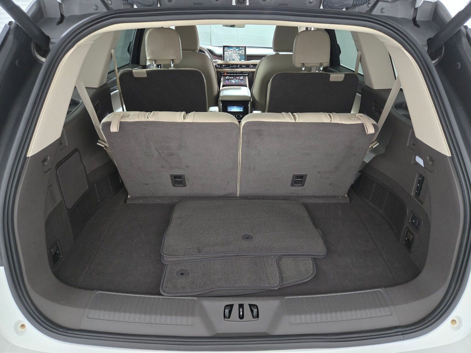 Used 2023 Lincoln Aviator Grand Touring w/ Equipment Group 301A image 15