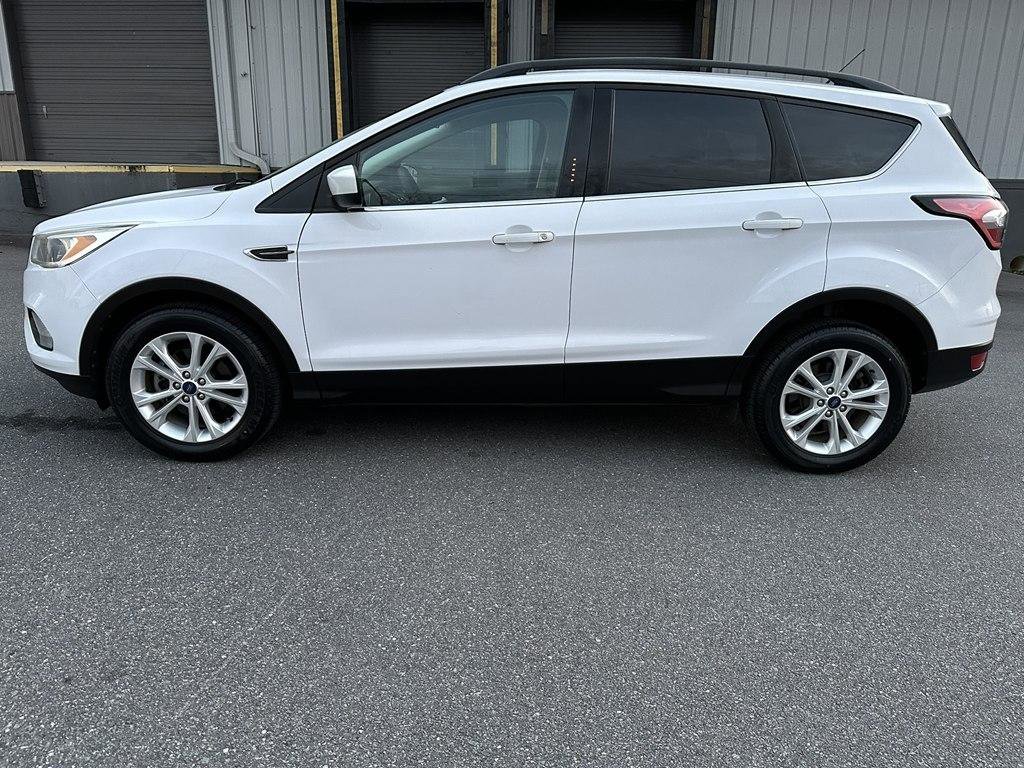 Used 2018 Ford Escape SE FWD image 2