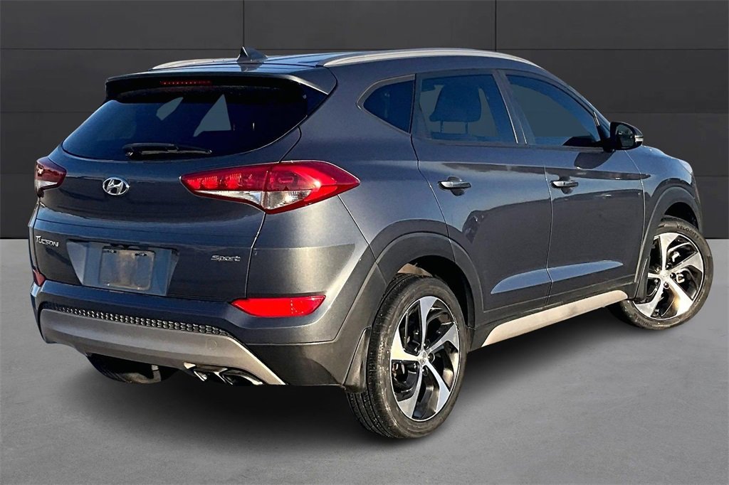 Used 2018 Hyundai Tucson Sport image 2