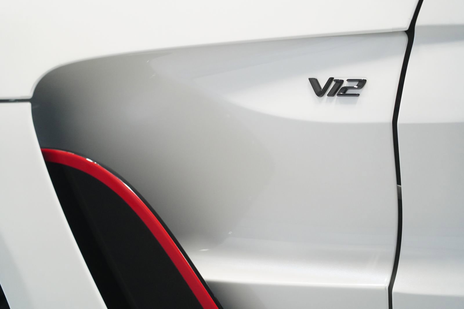 Used 2023 Aston Martin V12 Vantage RWD image 9