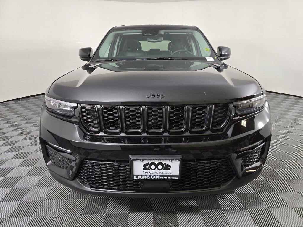 Used 2023 Jeep Grand Cherokee Limited w/ Black Appearance Package image 8