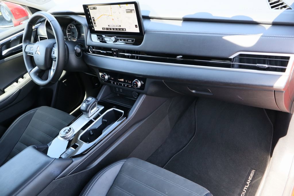 Used 2025 Mitsubishi Outlander SE FWD image 30
