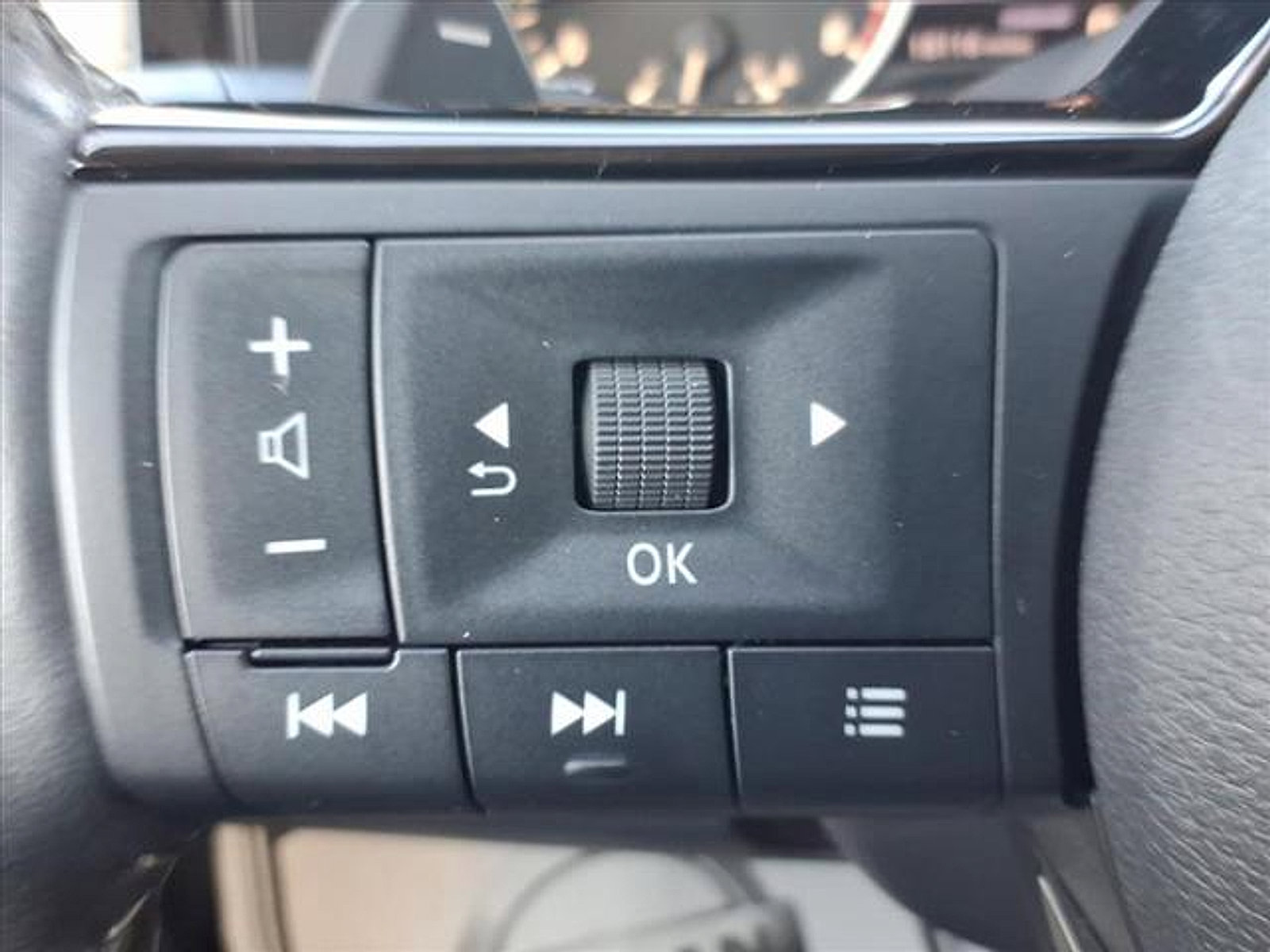 Certified 2022 Nissan Pathfinder SV w/ SV Premium Package image 30