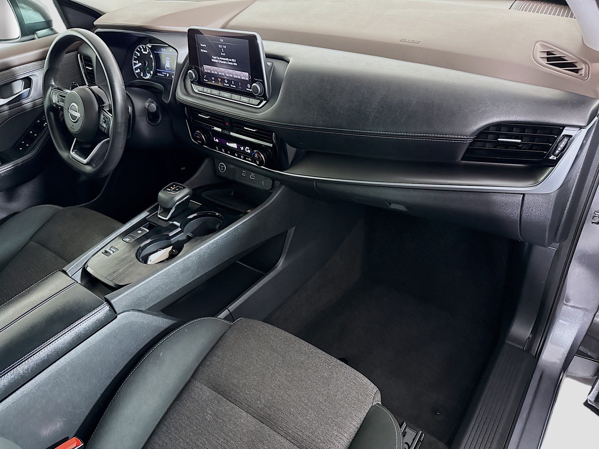 Used 2022 Nissan Rogue SV FWD image 30