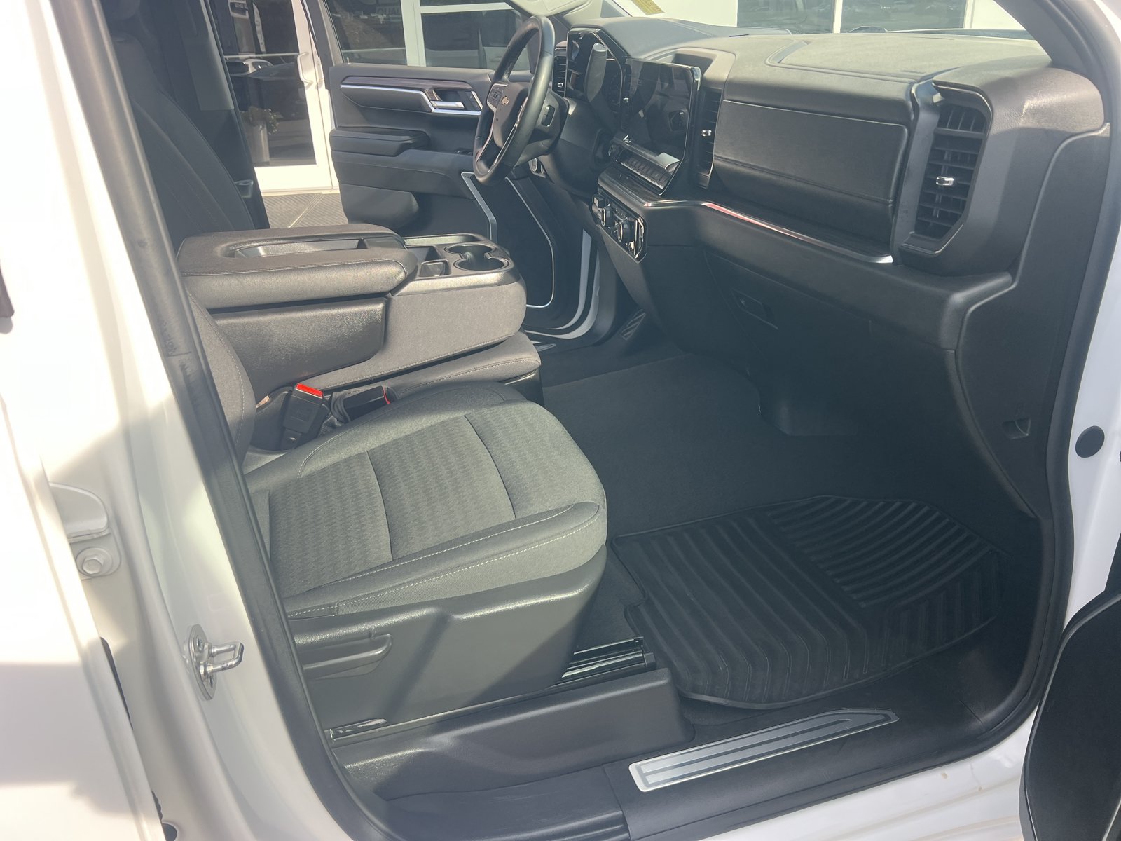 Used 2025 Chevrolet Silverado 1500 LT AWD/4WD image 24
