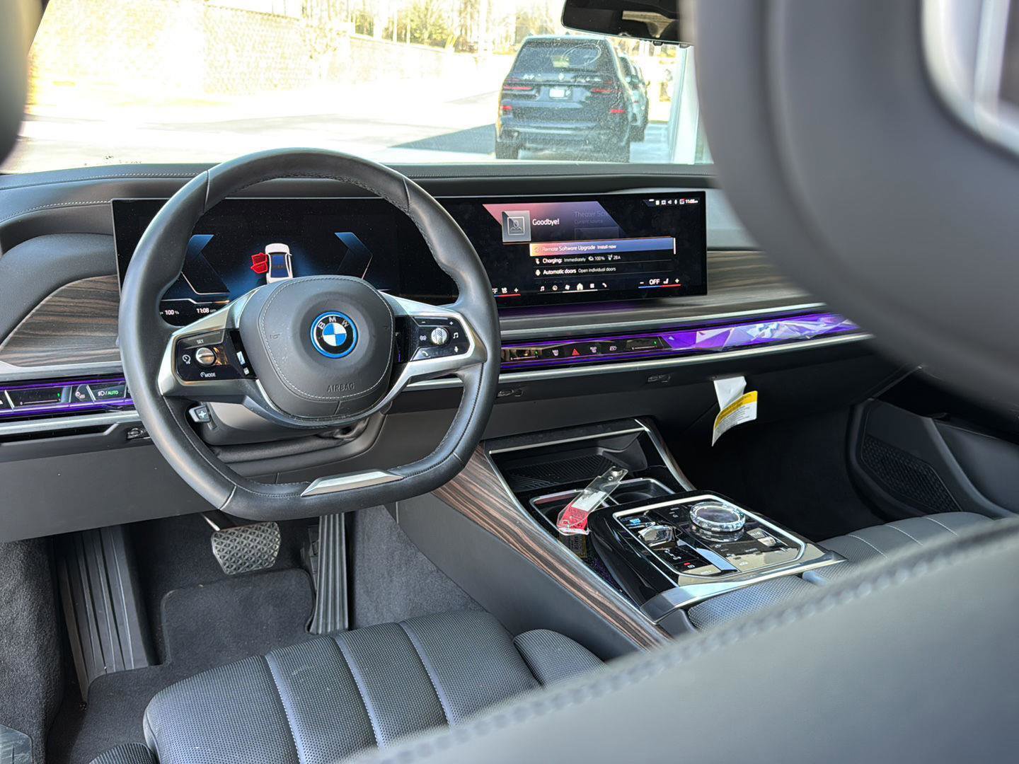 Used 2024 BMW i7 xDrive60 w/ Executive Package image 16