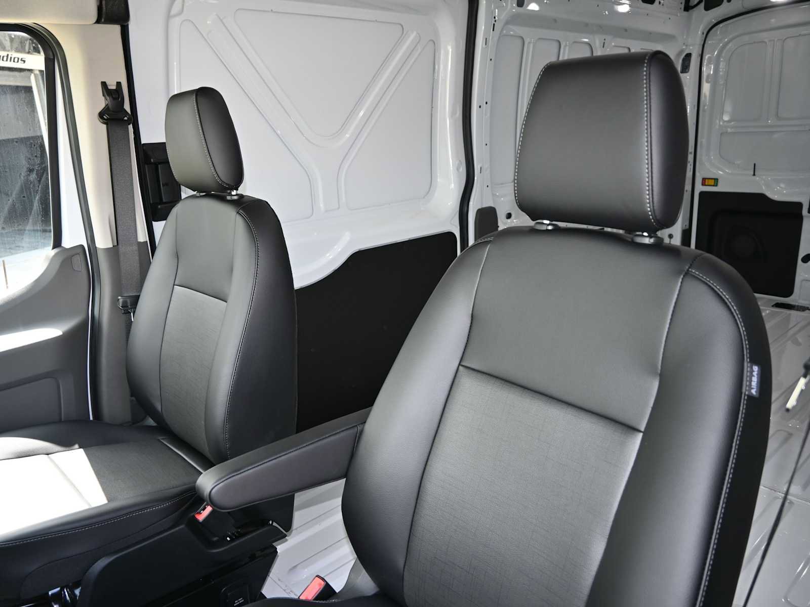 New 2025 Ford Transit 250 148 Medium Roof image 21