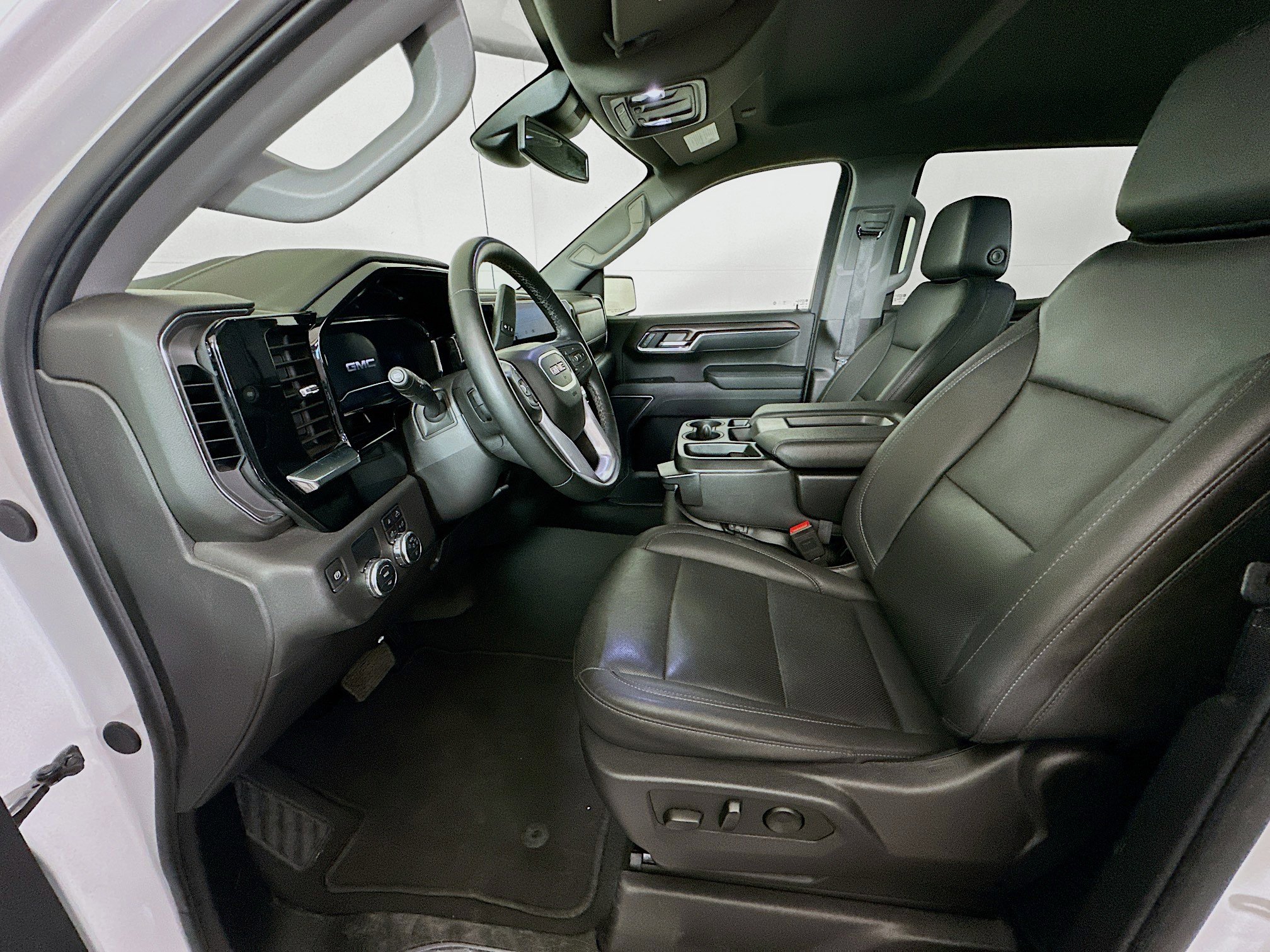 Used 2025 GMC Sierra 1500 SLT image 13