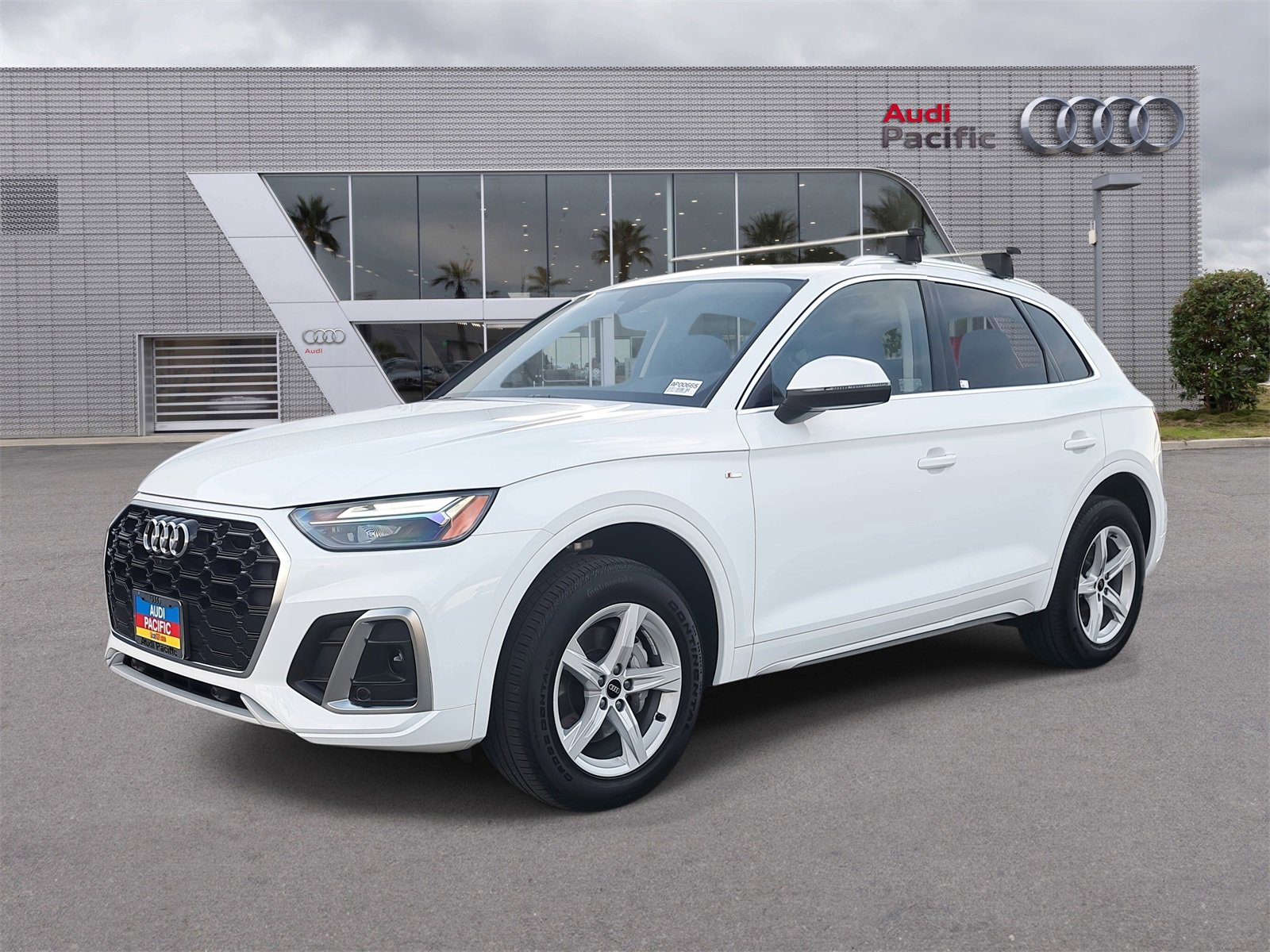 Used 2024 Audi Q5 2.0T Premium Plus w/ Premium Plus Package image 1