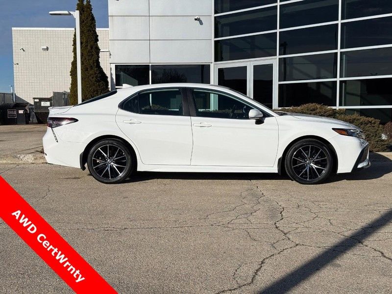 Used 2024 Toyota Camry SE image 2