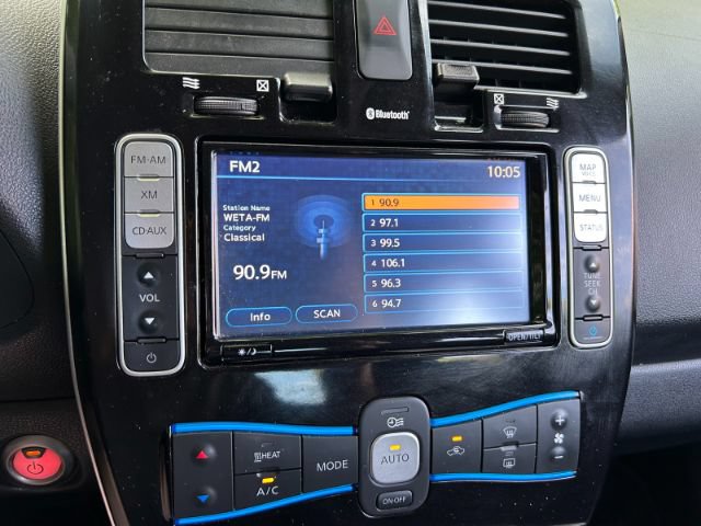Used 2015 Nissan Leaf SL FWD image 11