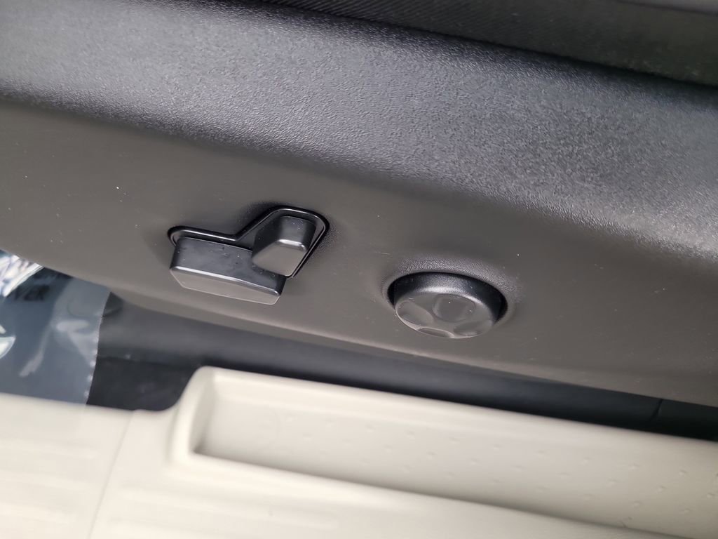 Used 2024 Chrysler Pacifica Touring-L image 18